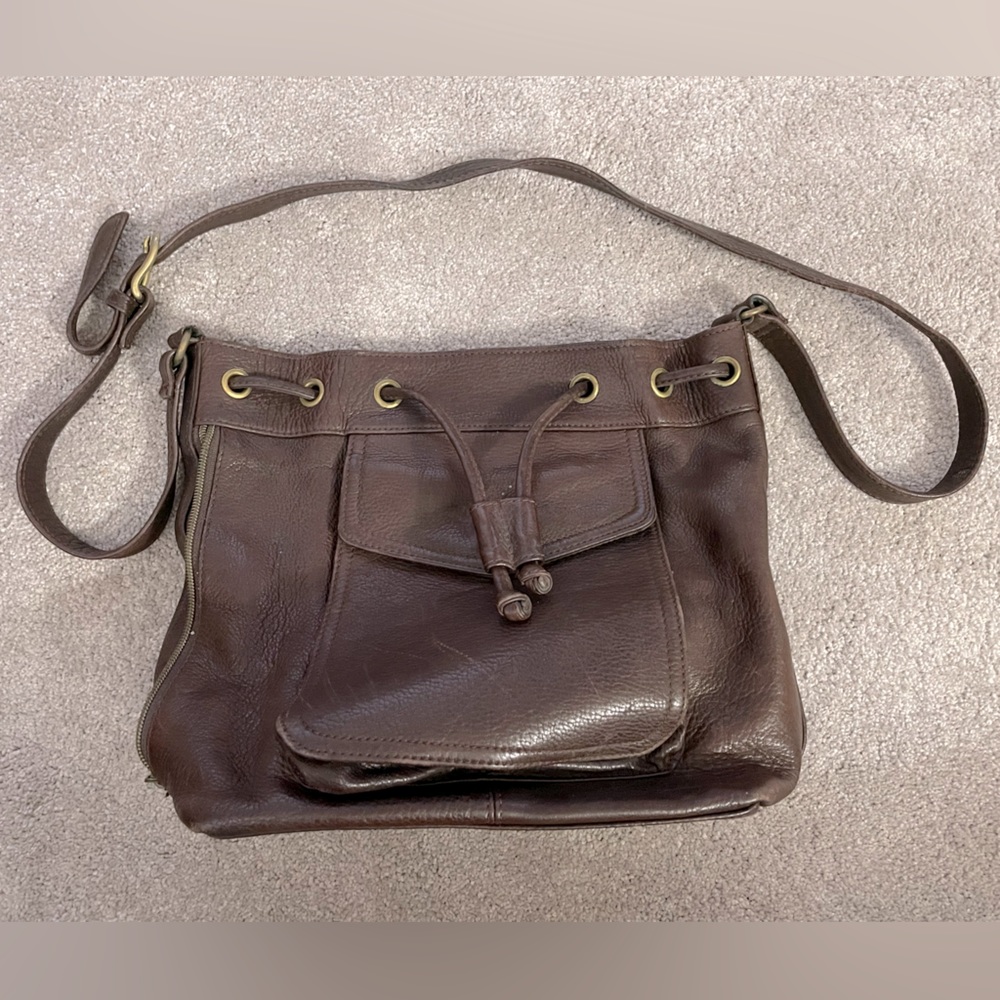 Fossil Leather Vintage-look Shoulder purse.